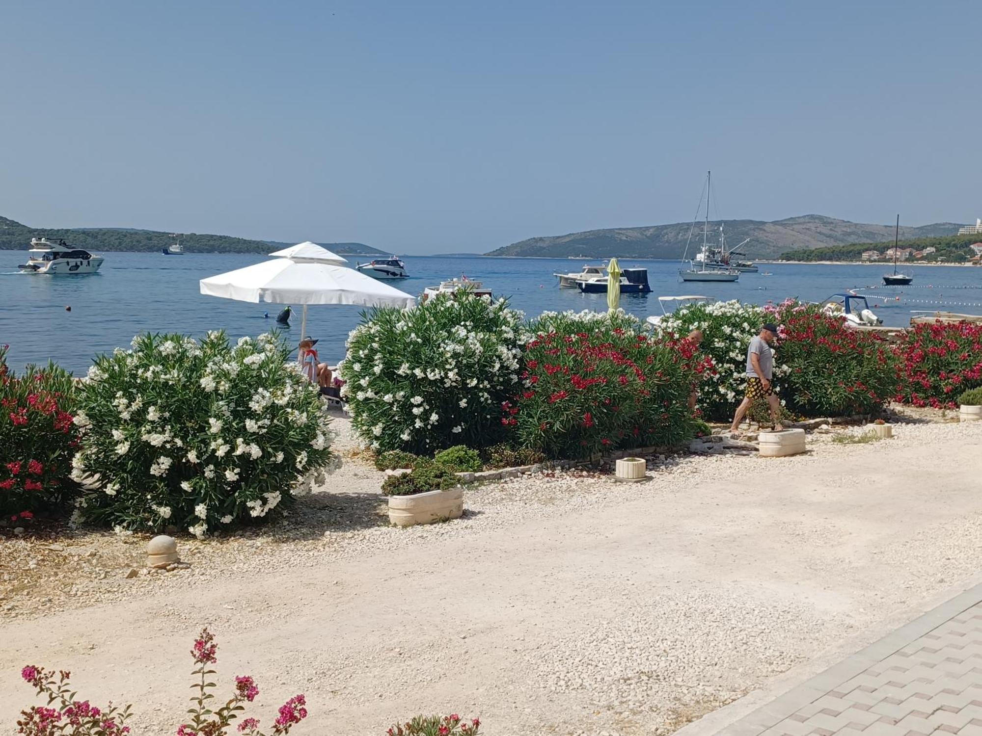 Apartments Amor Trogir Exterior photo